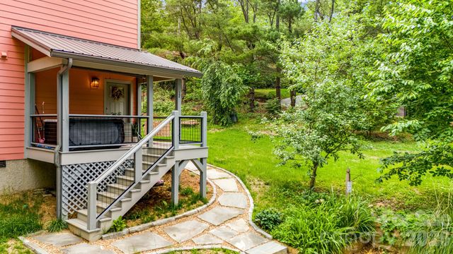 14 Locust Street, Black Mountain, NC 28711