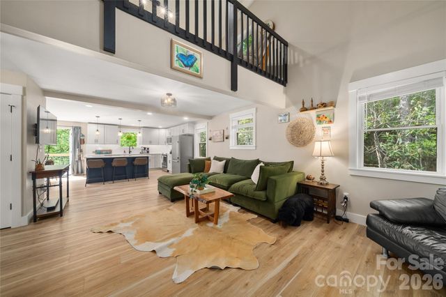 14 Locust Street, Black Mountain, NC 28711