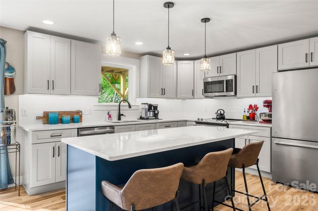 14 Locust Street, Black Mountain, NC 28711