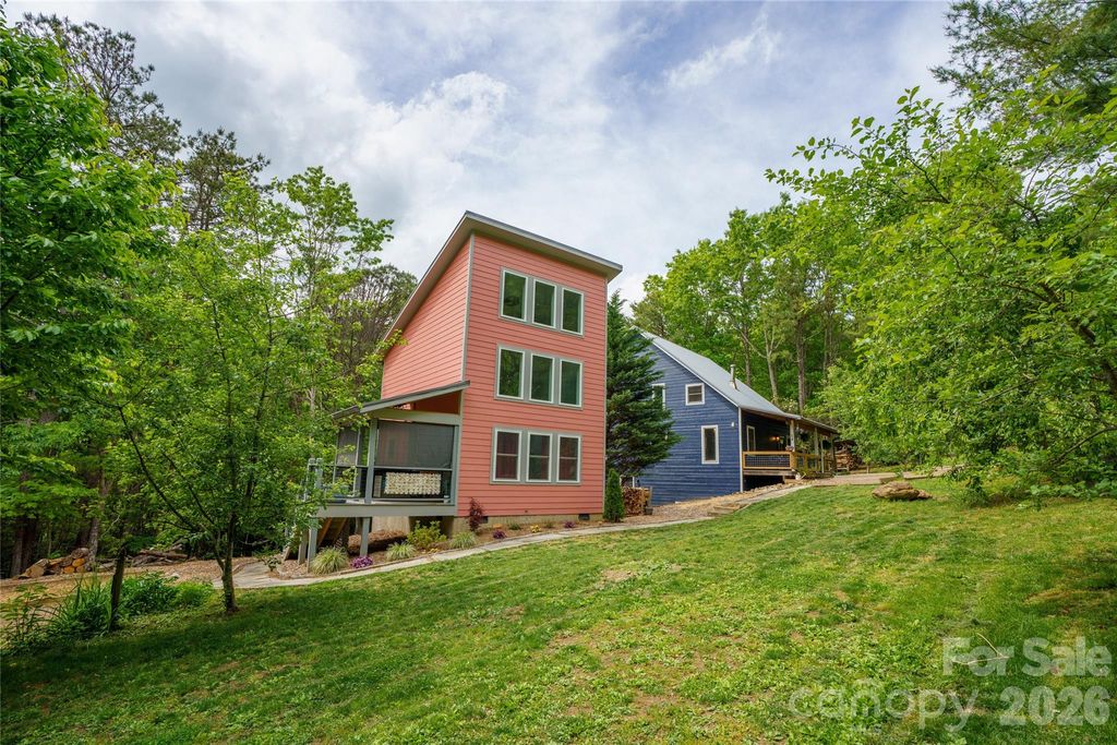 14 Locust Street, Black Mountain, NC 28711