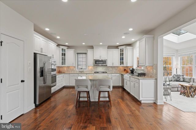 5806 WATERLOO BRIDGE CIR, Haymarket, VA 20169