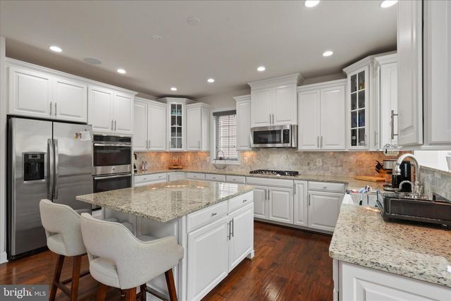 5806 WATERLOO BRIDGE CIR, Haymarket, VA 20169