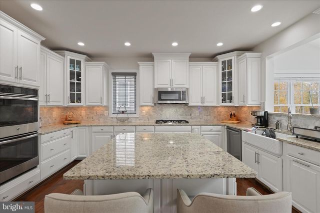 5806 WATERLOO BRIDGE CIR, Haymarket, VA 20169