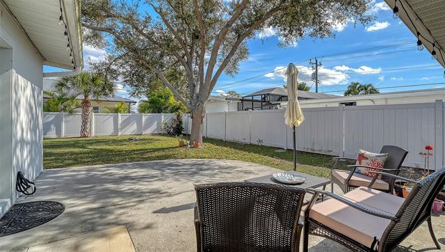 817 HARBOR DRIVE S, Venice, FL 34285