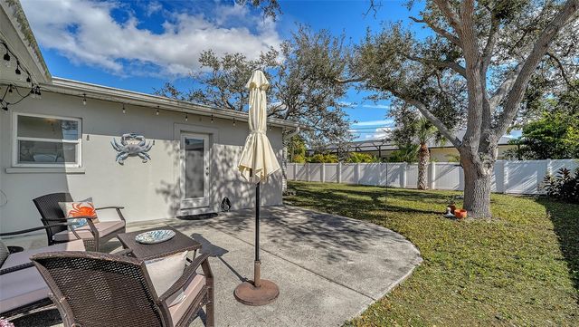 817 HARBOR DRIVE S, Venice, FL 34285