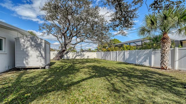 817 HARBOR DRIVE S, Venice, FL 34285