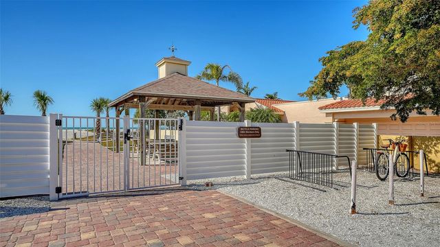 817 HARBOR DRIVE S, Venice, FL 34285