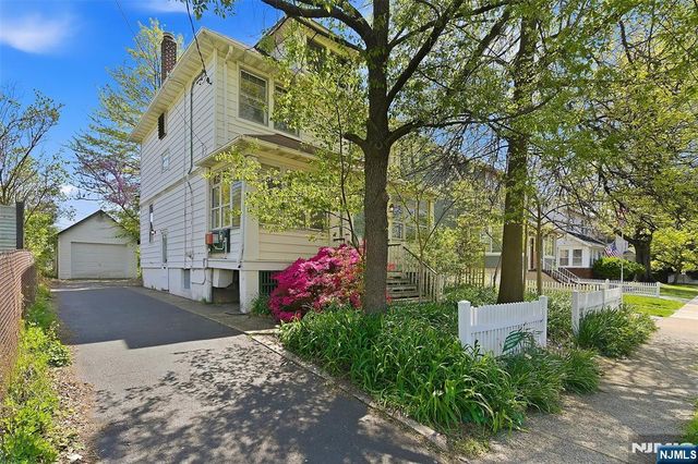 54 Rochelle Avenue, Rochelle Park, NJ 07662