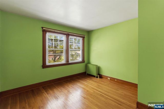 54 Rochelle Avenue, Rochelle Park, NJ 07662