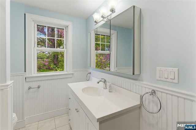 54 Rochelle Avenue, Rochelle Park, NJ 07662