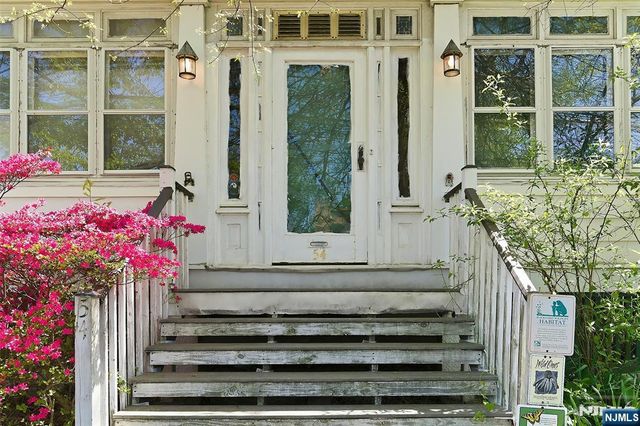 54 Rochelle Avenue, Rochelle Park, NJ 07662