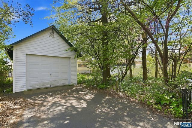 54 Rochelle Avenue, Rochelle Park, NJ 07662