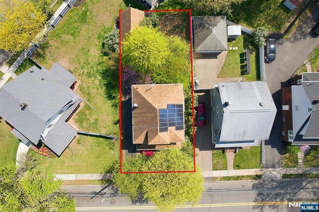 54 Rochelle Avenue, Rochelle Park, NJ 07662