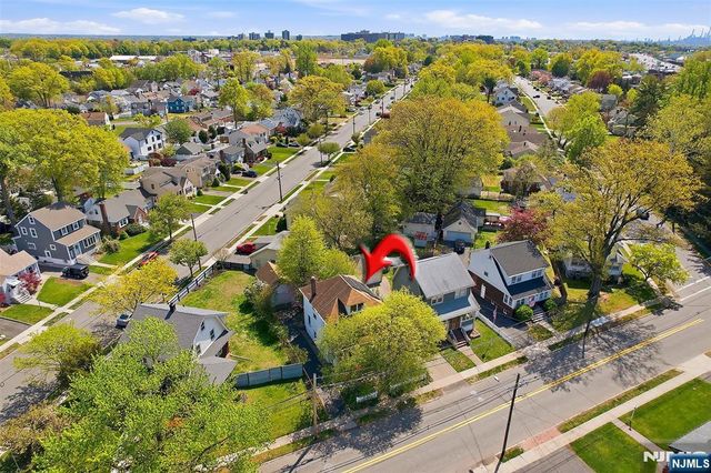 54 Rochelle Avenue, Rochelle Park, NJ 07662