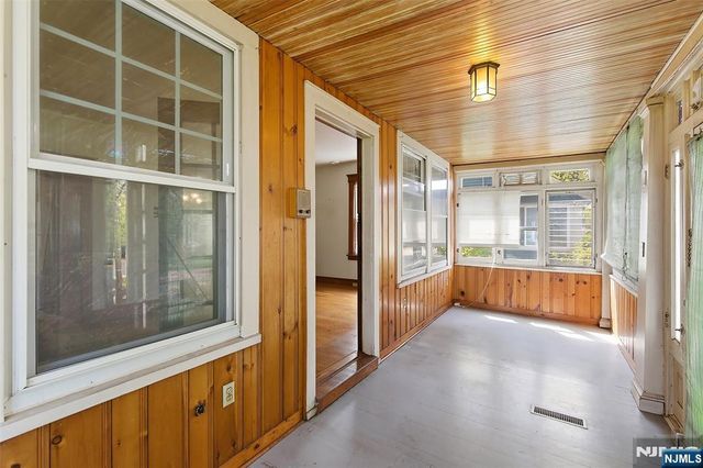 54 Rochelle Avenue, Rochelle Park, NJ 07662