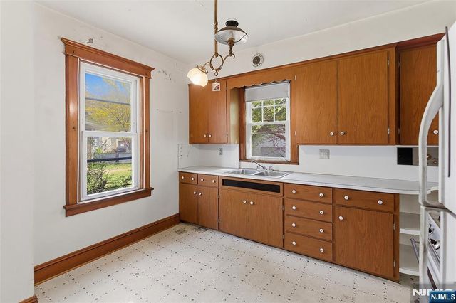 54 Rochelle Avenue, Rochelle Park, NJ 07662