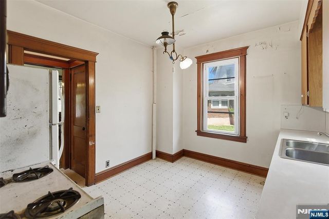 54 Rochelle Avenue, Rochelle Park, NJ 07662