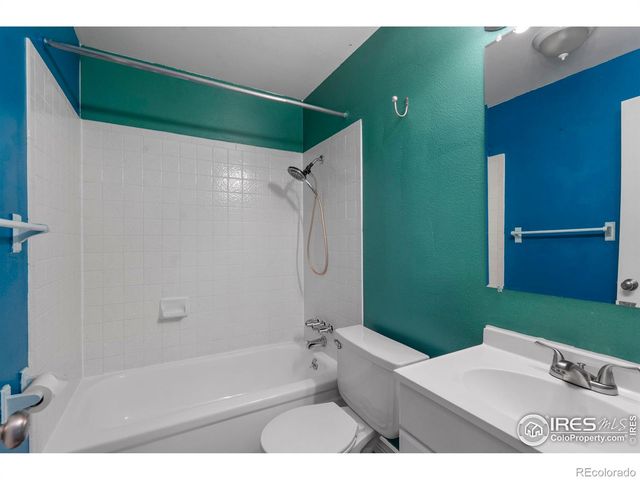 225 E 8th Avenue APT E20, Longmont, CO 80504