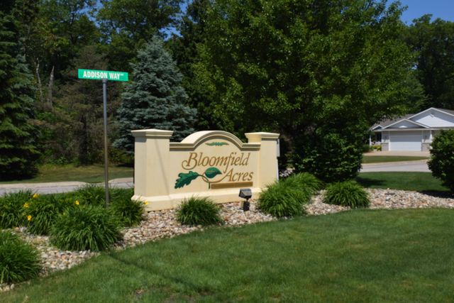 1519 E Addison Way, Laketon Twp, MI 49445