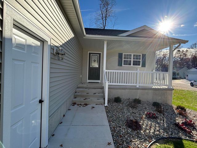 1519 E Addison Way, Laketon Twp, MI 49445