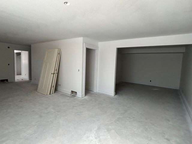1519 E Addison Way, Laketon Twp, MI 49445