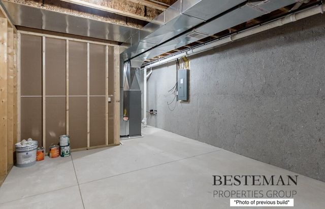 1519 E Addison Way, Laketon Twp, MI 49445