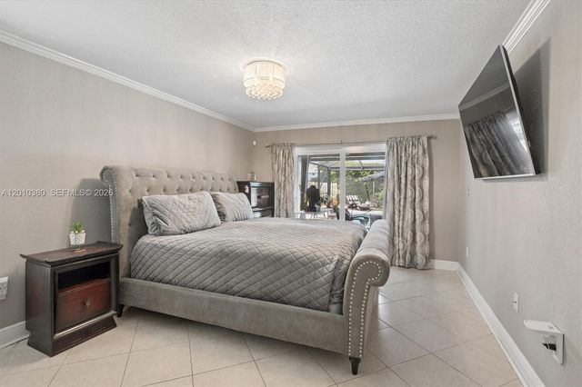 811 Amherst Ave, Davie, FL 33325