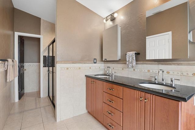 811 Amherst Ave, Davie, FL 33325