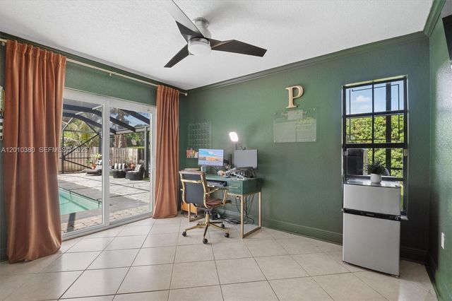 811 Amherst Ave, Davie, FL 33325