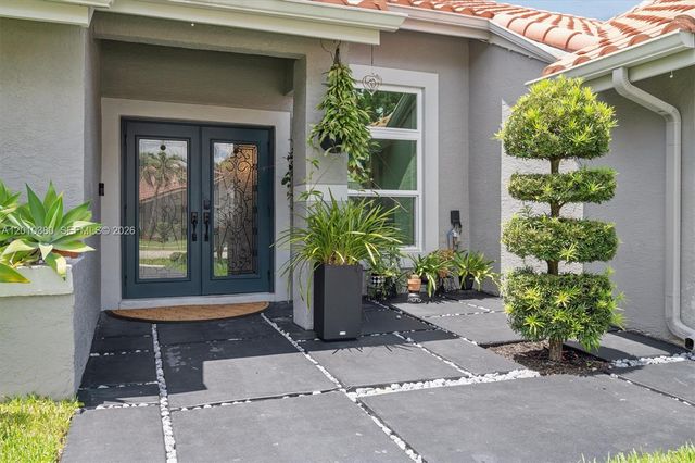 811 Amherst Ave, Davie, FL 33325