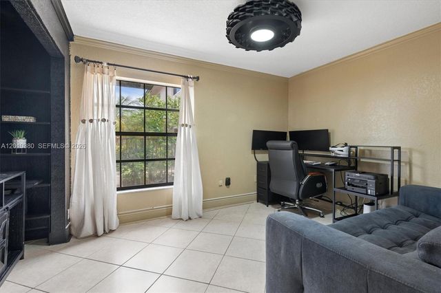 811 Amherst Ave, Davie, FL 33325
