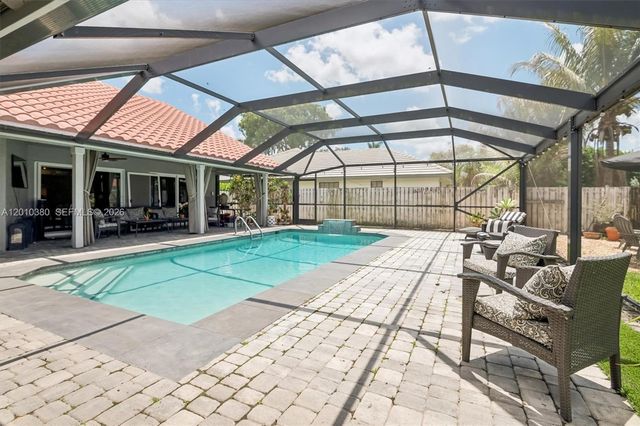 811 Amherst Ave, Davie, FL 33325