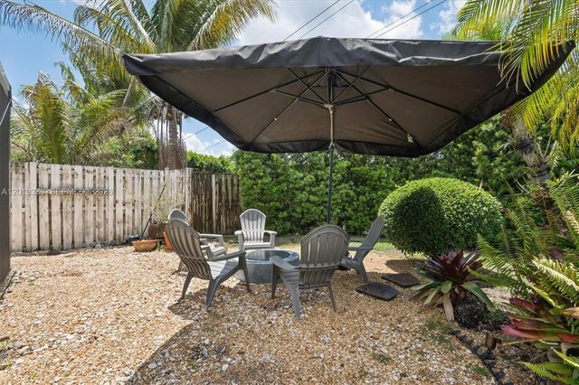 811 Amherst Ave, Davie, FL 33325