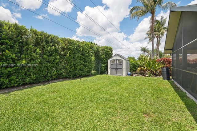 811 Amherst Ave, Davie, FL 33325