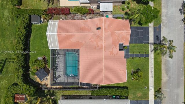 811 Amherst Ave, Davie, FL 33325