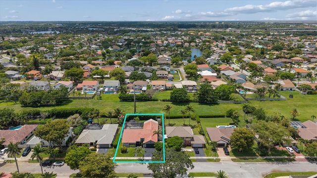 811 Amherst Ave, Davie, FL 33325