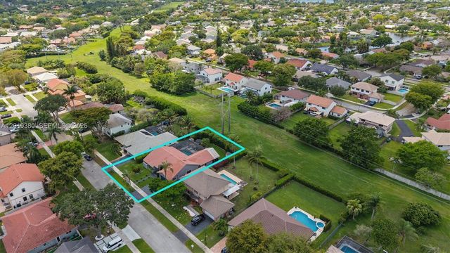 811 Amherst Ave, Davie, FL 33325