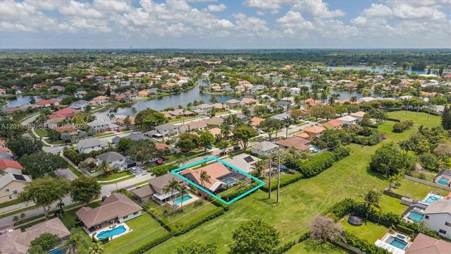 811 Amherst Ave, Davie, FL 33325