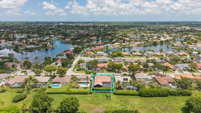 811 Amherst Ave, Davie, FL 33325