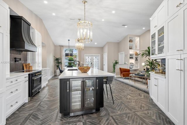 811 Amherst Ave, Davie, FL 33325