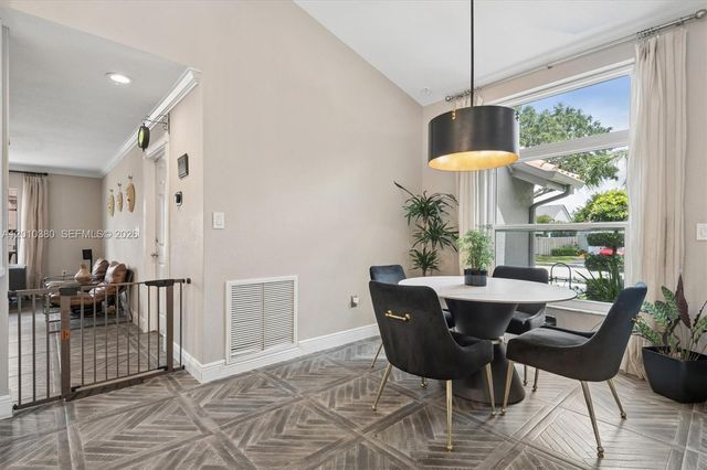 811 Amherst Ave, Davie, FL 33325