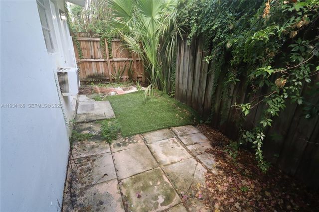 915 NE 16th Ter 4, Fort Lauderdale, FL 33304