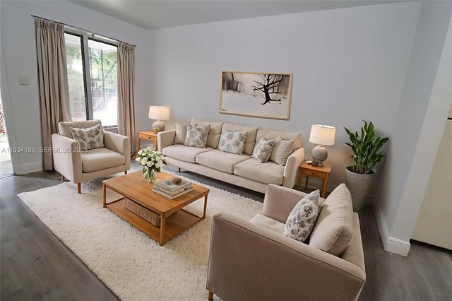 915 NE 16th Ter 4, Fort Lauderdale, FL 33304