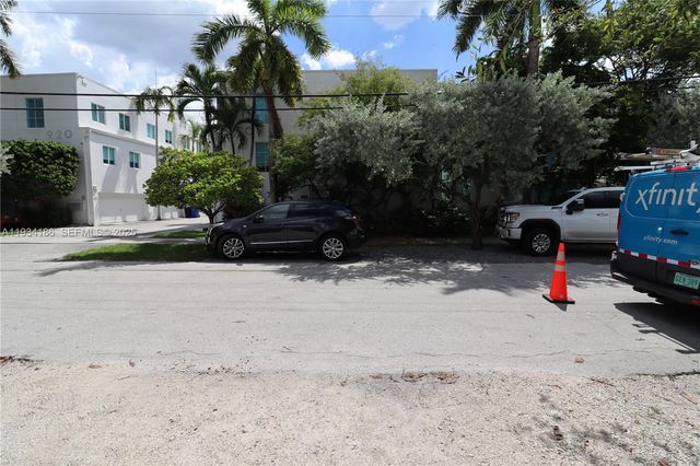 915 NE 16th Ter 4, Fort Lauderdale, FL 33304