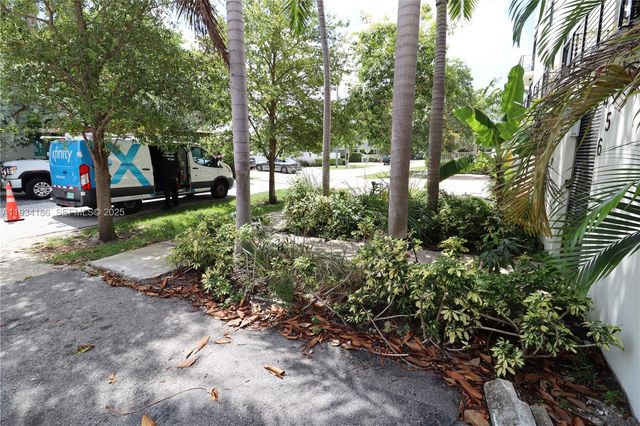 915 NE 16th Ter 4, Fort Lauderdale, FL 33304