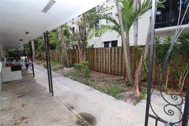 915 NE 16th Ter 4, Fort Lauderdale, FL 33304