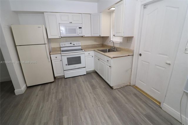 915 NE 16th Ter 4, Fort Lauderdale, FL 33304