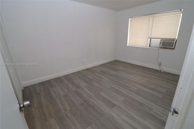 915 NE 16th Ter 4, Fort Lauderdale, FL 33304