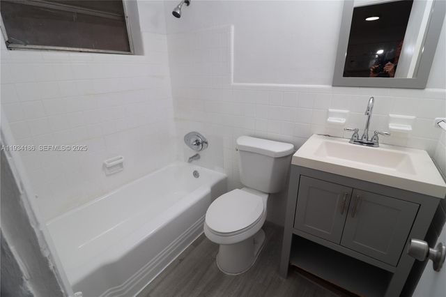 915 NE 16th Ter 4, Fort Lauderdale, FL 33304