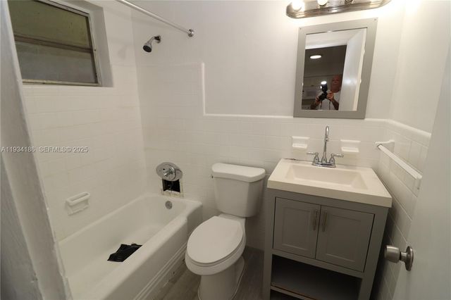 915 NE 16th Ter 4, Fort Lauderdale, FL 33304